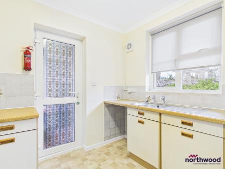 1 bedroom Bungalow to let in Farlaine Road, Willingdon, Eastbourne, BN21