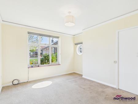 1 bedroom Bungalow to let in Farlaine Road, Willingdon, Eastbourne, BN21