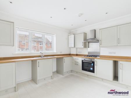 2 bedroom Detached house for sale in Strood Road, Silverhill, St. Leonards-On-Sea, TN37