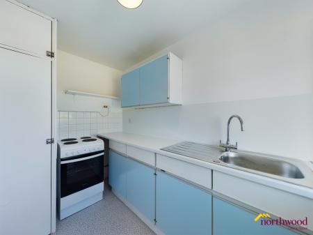 1 bedroom Studio flat to let in Rotunda Road, Eastbourne, BN23