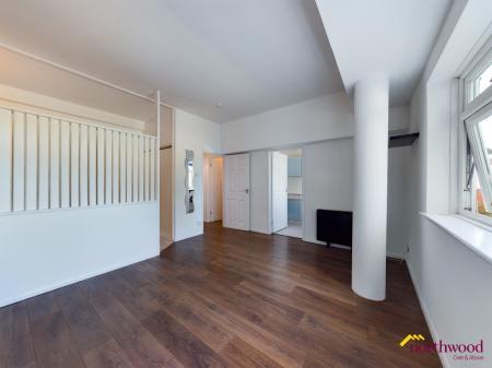 1 bedroom Studio flat to let in Rotunda Road, Eastbourne, BN23