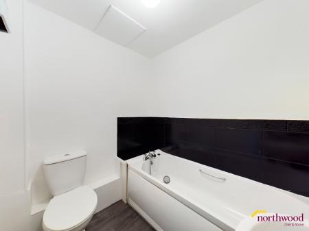 1 bedroom Studio flat to let in Rotunda Road, Eastbourne, BN23