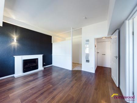1 bedroom Studio flat to let in Rotunda Road, Eastbourne, BN23