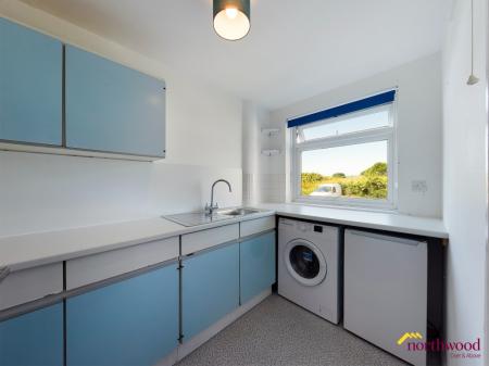 1 bedroom Studio flat to let in Rotunda Road, Eastbourne, BN23