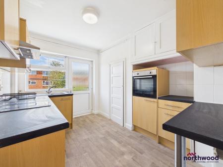 2 bedroom Flat to let in Seaside, Roselands, Eastbourne, BN22