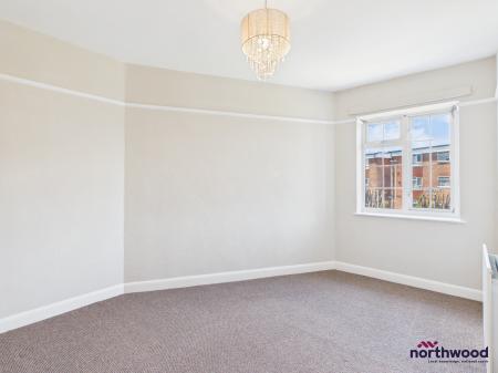 2 bedroom Flat to let in Seaside, Roselands, Eastbourne, BN22