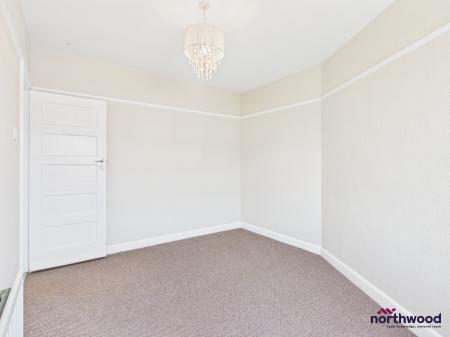 2 bedroom Flat to let in Seaside, Roselands, Eastbourne, BN22