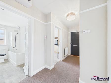 2 bedroom Flat to let in Seaside, Roselands, Eastbourne, BN22