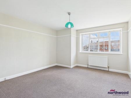 2 bedroom Flat to let in Seaside, Roselands, Eastbourne, BN22