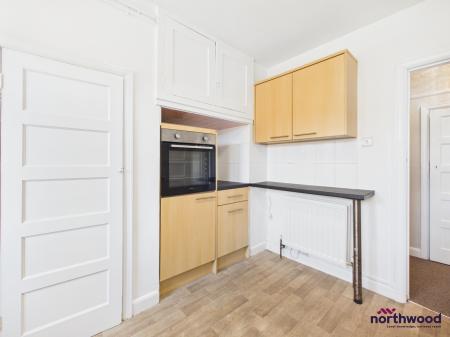 2 bedroom Flat to let in Seaside, Roselands, Eastbourne, BN22