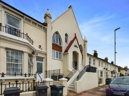 1 bedroom Flat to let in Beamsley Road, Redoubt, Eastbourne, BN22