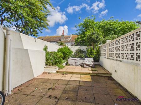 1 bedroom Flat to let in Beamsley Road, Redoubt, Eastbourne, BN22