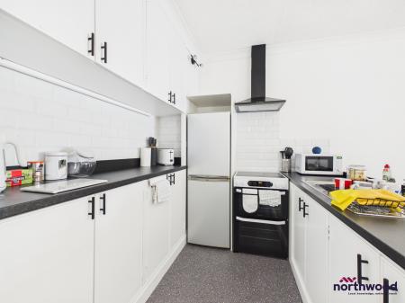 1 bedroom Flat to let in Beamsley Road, Redoubt, Eastbourne, BN22