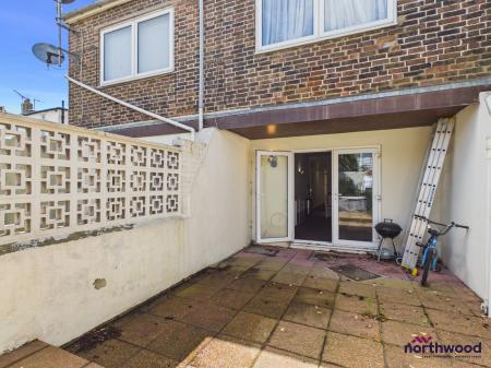 1 bedroom Flat to let in Beamsley Road, Redoubt, Eastbourne, BN22