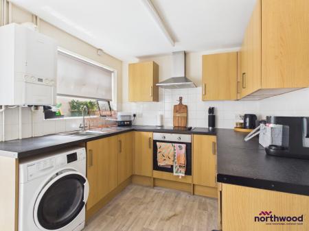 2 bedroom Terraced House to let in Saxby Close, Langney, Eastbourne, BN23