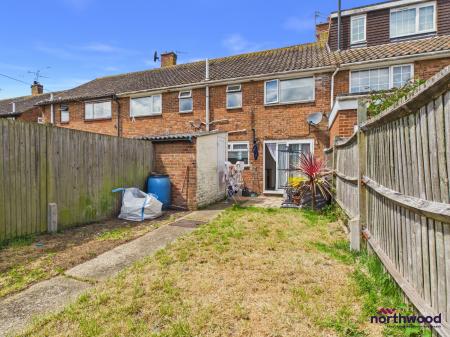 2 bedroom Terraced House to let in Saxby Close, Langney, Eastbourne, BN23