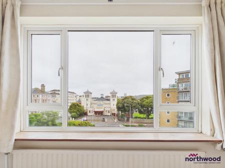 1 bedroom Apartment for sale in Chiswick Place, Town Centre, Eastbourne, BN21