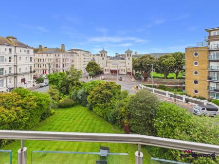 1 bedroom Apartment for sale in Chiswick Place, Town Centre, Eastbourne, BN21