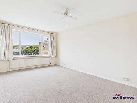 1 bedroom Apartment for sale in Chiswick Place, Town Centre, Eastbourne, BN21