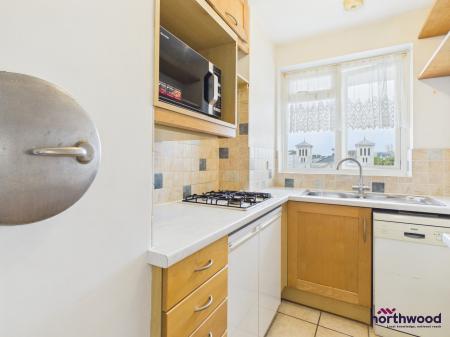 1 bedroom Apartment for sale in Chiswick Place, Town Centre, Eastbourne, BN21