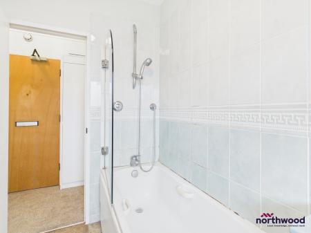 1 bedroom Apartment for sale in Chiswick Place, Town Centre, Eastbourne, BN21