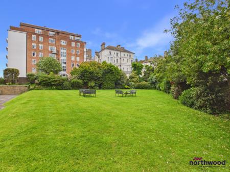 1 bedroom Apartment for sale in Chiswick Place, Town Centre, Eastbourne, BN21
