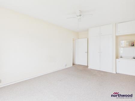 1 bedroom Apartment for sale in Chiswick Place, Town Centre, Eastbourne, BN21