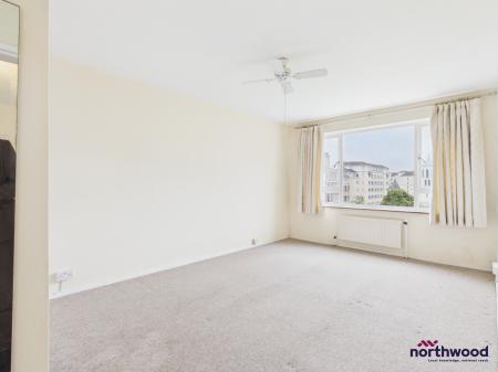 1 bedroom Apartment for sale in Chiswick Place, Town Centre, Eastbourne, BN21