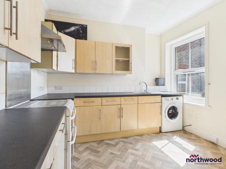 2 bedroom Maisonette to let in Gore Park Road, Old Town, Eastbourne, BN21