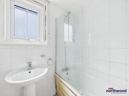 2 bedroom Maisonette to let in Gore Park Road, Old Town, Eastbourne, BN21