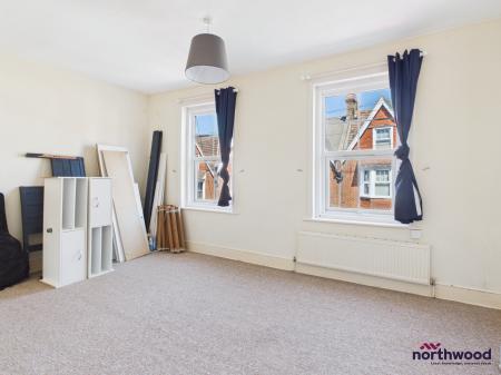 2 bedroom Maisonette to let in Gore Park Road, Old Town, Eastbourne, BN21