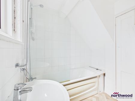 2 bedroom Maisonette to let in Gore Park Road, Old Town, Eastbourne, BN21