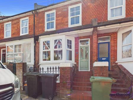2 bedroom Maisonette to let in Gore Park Road, Old Town, Eastbourne, BN21