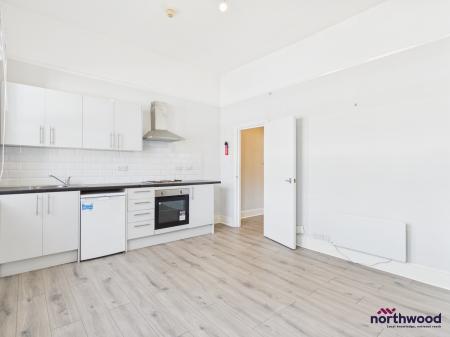 1 bedroom Studio flat to let in Howard Square, Eastbourne, BN21