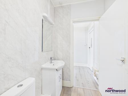 1 bedroom Studio flat to let in Howard Square, Eastbourne, BN21
