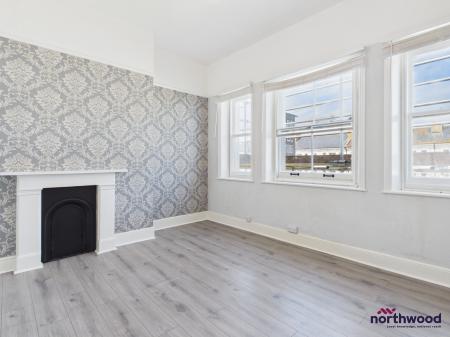 1 bedroom Studio flat to let in Howard Square, Eastbourne, BN21