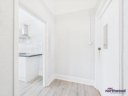 1 bedroom Studio flat to let in Howard Square, Eastbourne, BN21