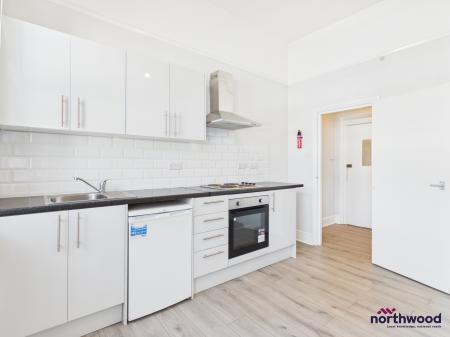1 bedroom Studio flat to let in Howard Square, Eastbourne, BN21