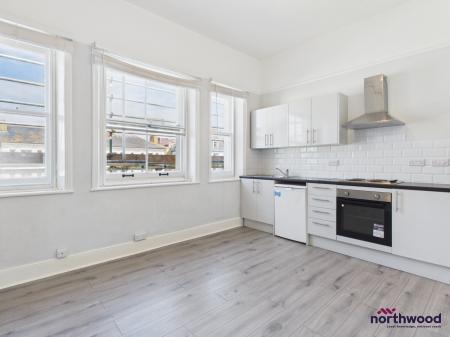 1 bedroom Studio flat to let in Howard Square, Eastbourne, BN21
