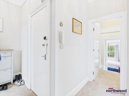 1 bedroom Flat to let in Meads Street, Meads, Eastbourne, BN20