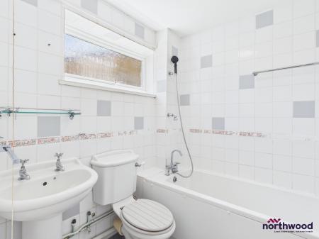 2 bedroom Flat for sale in Brackendale, Clive Vale, Hastings, TN35