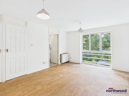 2 bedroom Flat for sale in Brackendale, Clive Vale, Hastings, TN35