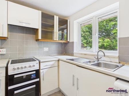 2 bedroom Flat for sale in Brackendale, Clive Vale, Hastings, TN35