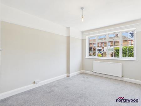 2 bedroom Flat to let in Seaside, Roselands, Eastbourne, BN22