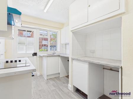 2 bedroom Flat to let in Seaside, Roselands, Eastbourne, BN22