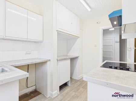 2 bedroom Flat to let in Seaside, Roselands, Eastbourne, BN22