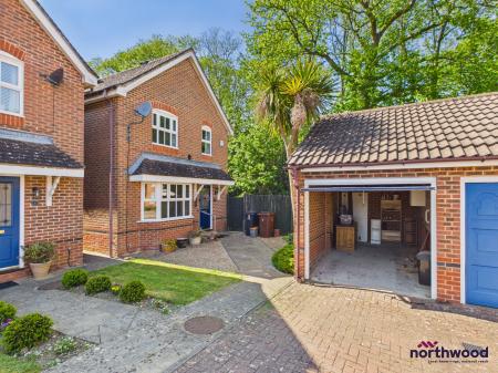 3 bedroom Detached house to let in Redwell Avenue, Bexhill-on-Sea, TN39