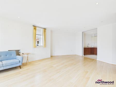 2 bedroom Flat to let in Darley Road, Meads, Eastbourne, BN20