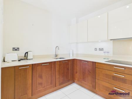 2 bedroom Flat to let in Darley Road, Meads, Eastbourne, BN20
