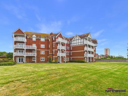2 bedroom Flat to let in Darley Road, Meads, Eastbourne, BN20
